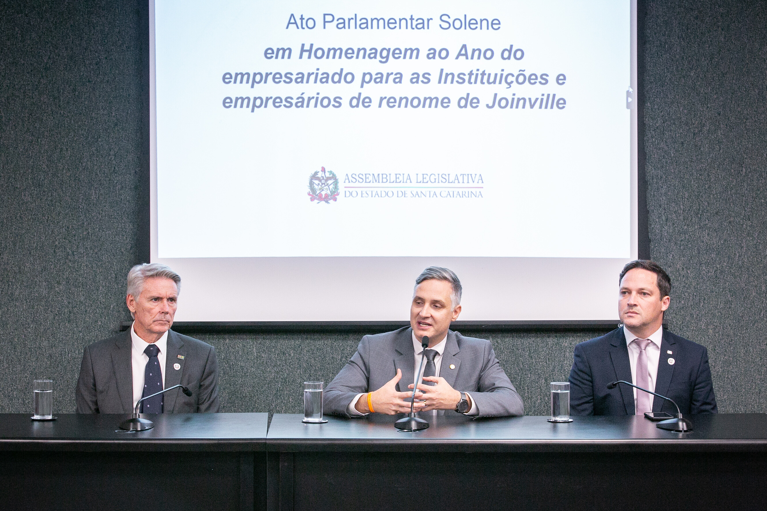 Entidades e dirigentes de Joinville são homenageados em ato solene