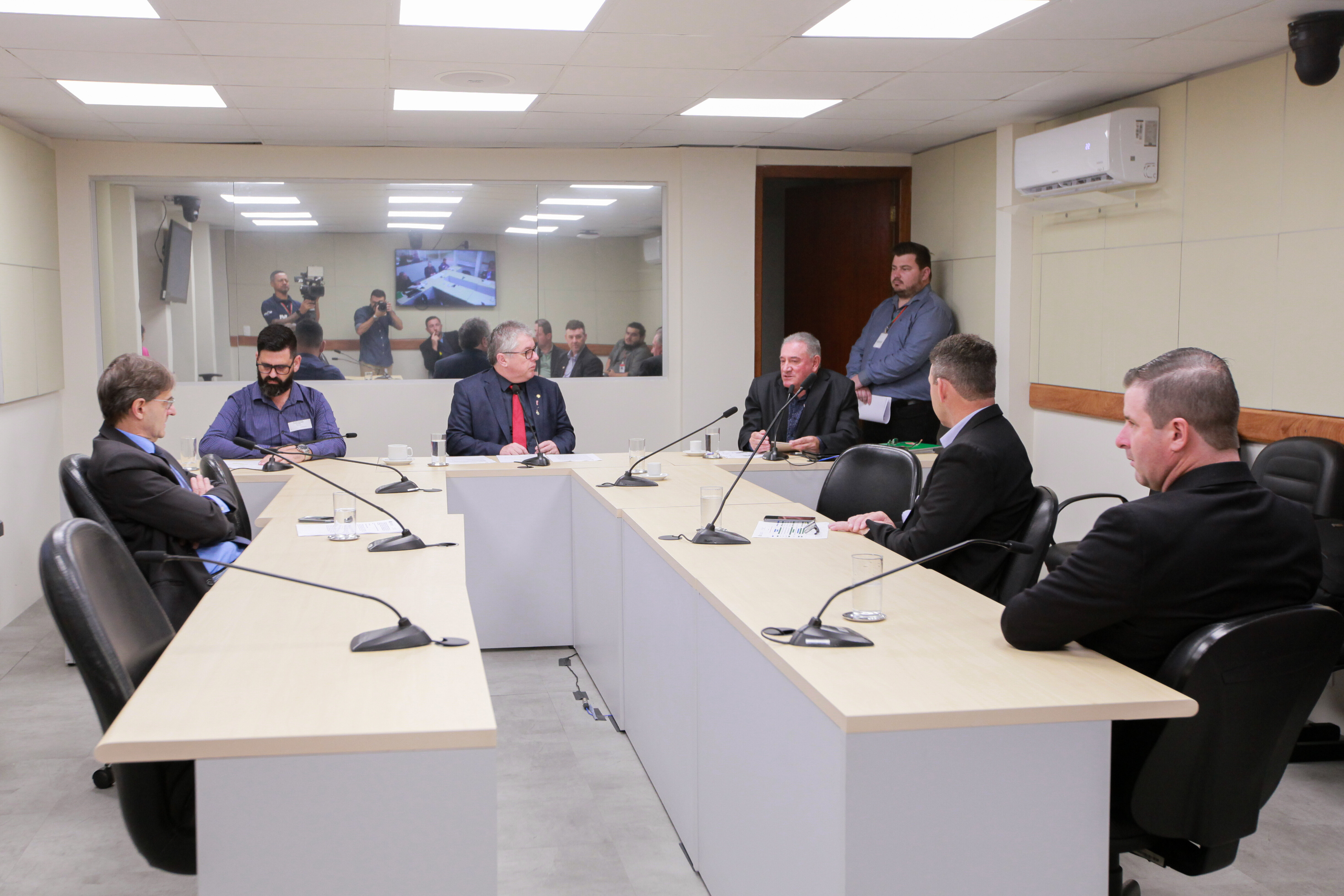 Amplasc participa da reunião da Comissão de Assuntos Municipais