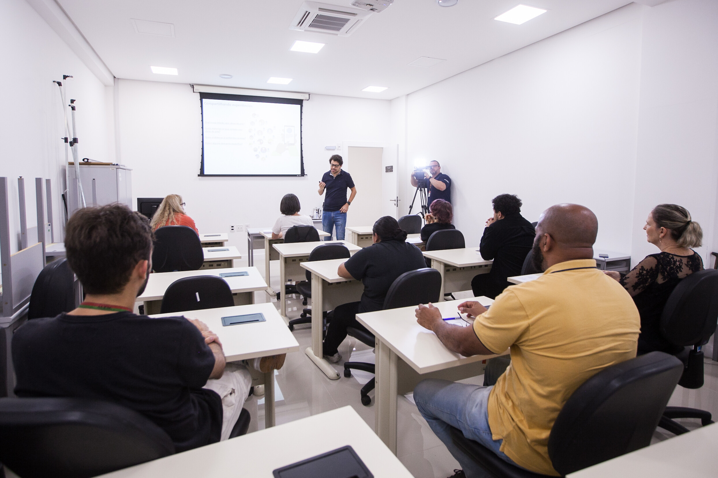 Alesc promove curso para aperfeiçoar conservação e restauração de documentos históricos