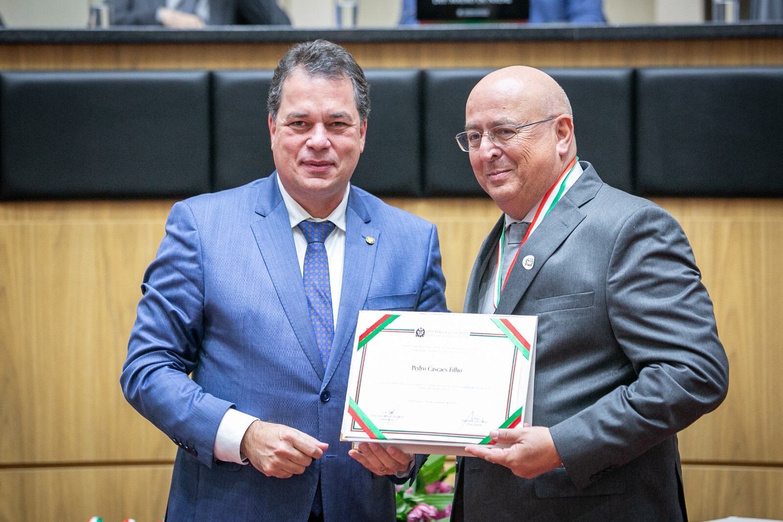 Deputado Rodrigo Minotto , representou deputado Ivan Naatz (em viagem) na entrega da Comenda do Legislativo ao empresário Pedro Cascaes Filho.