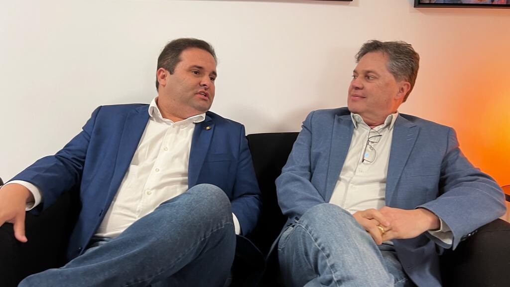 Sérgio Guimarães homenageia promotor de Justiça Daniel Paladino com maior honraria da Alesc