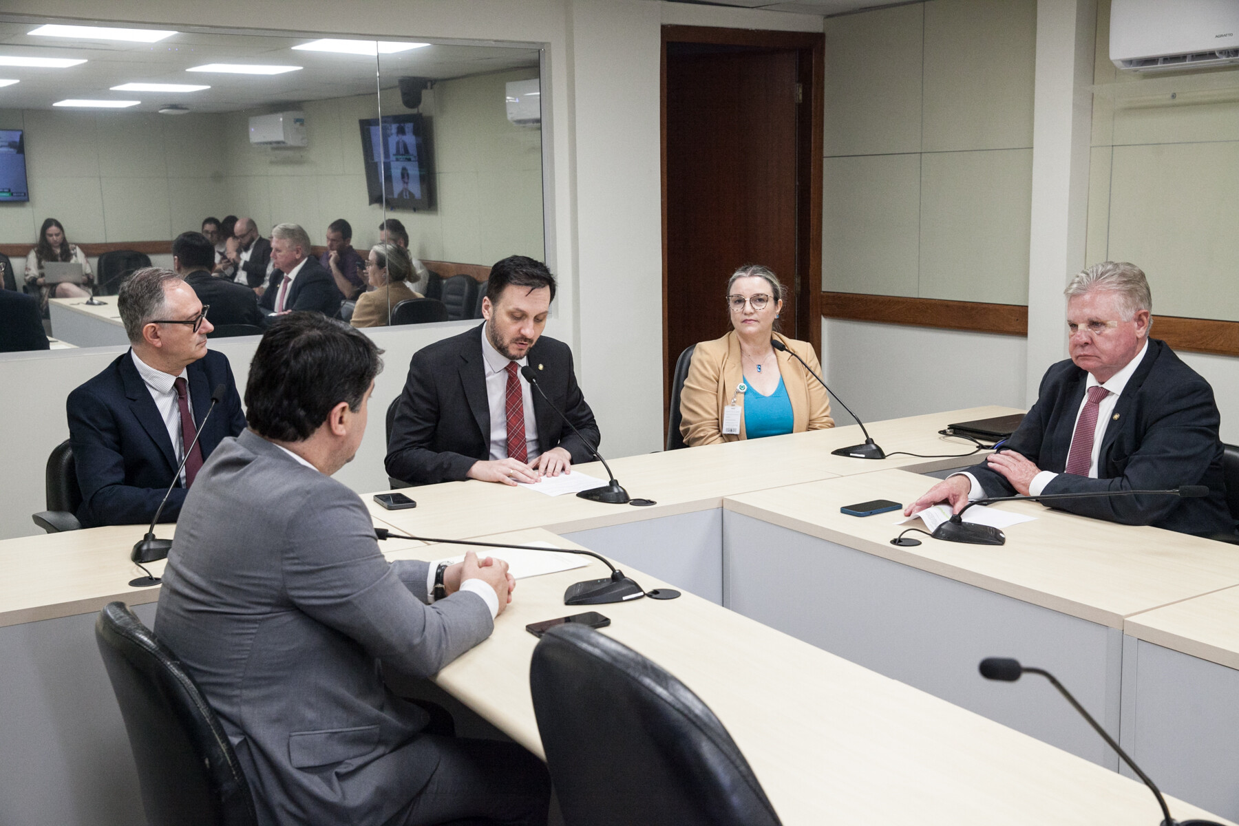 Projeto “Nas Mãos de Quem Ama” é apresentado na Alesc