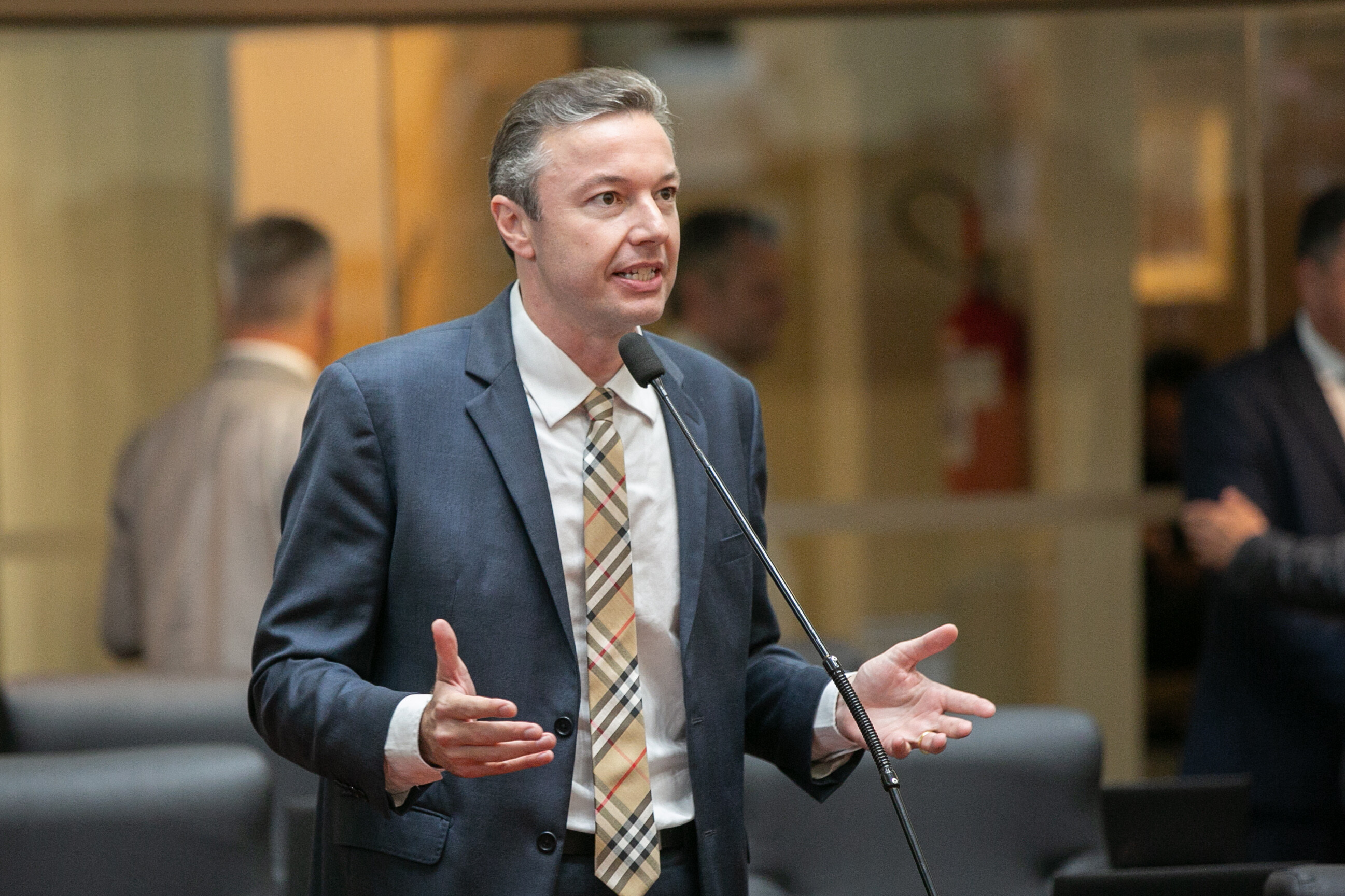 SC terá PIX para acelerar auxílio a cidades atingidas por desastres climáticos