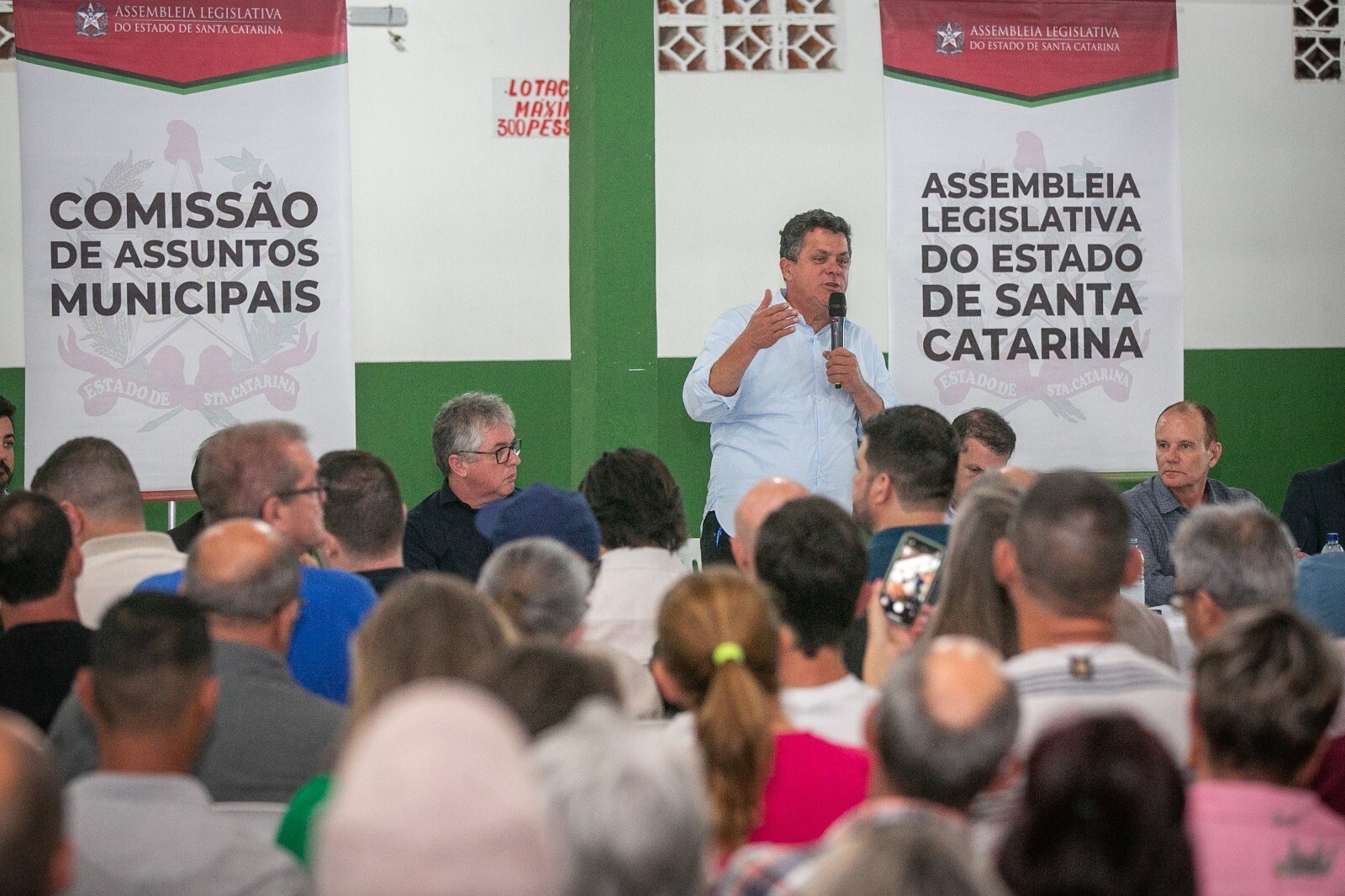 Naatz coordena movimentada audiência sobre retificação dos limites entre Imbituba e Laguna