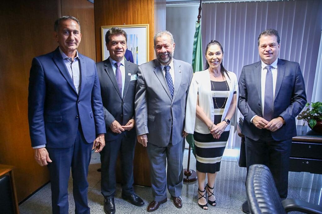 Deputado Rodrigo Minotto e lideranças de SC em Brasília