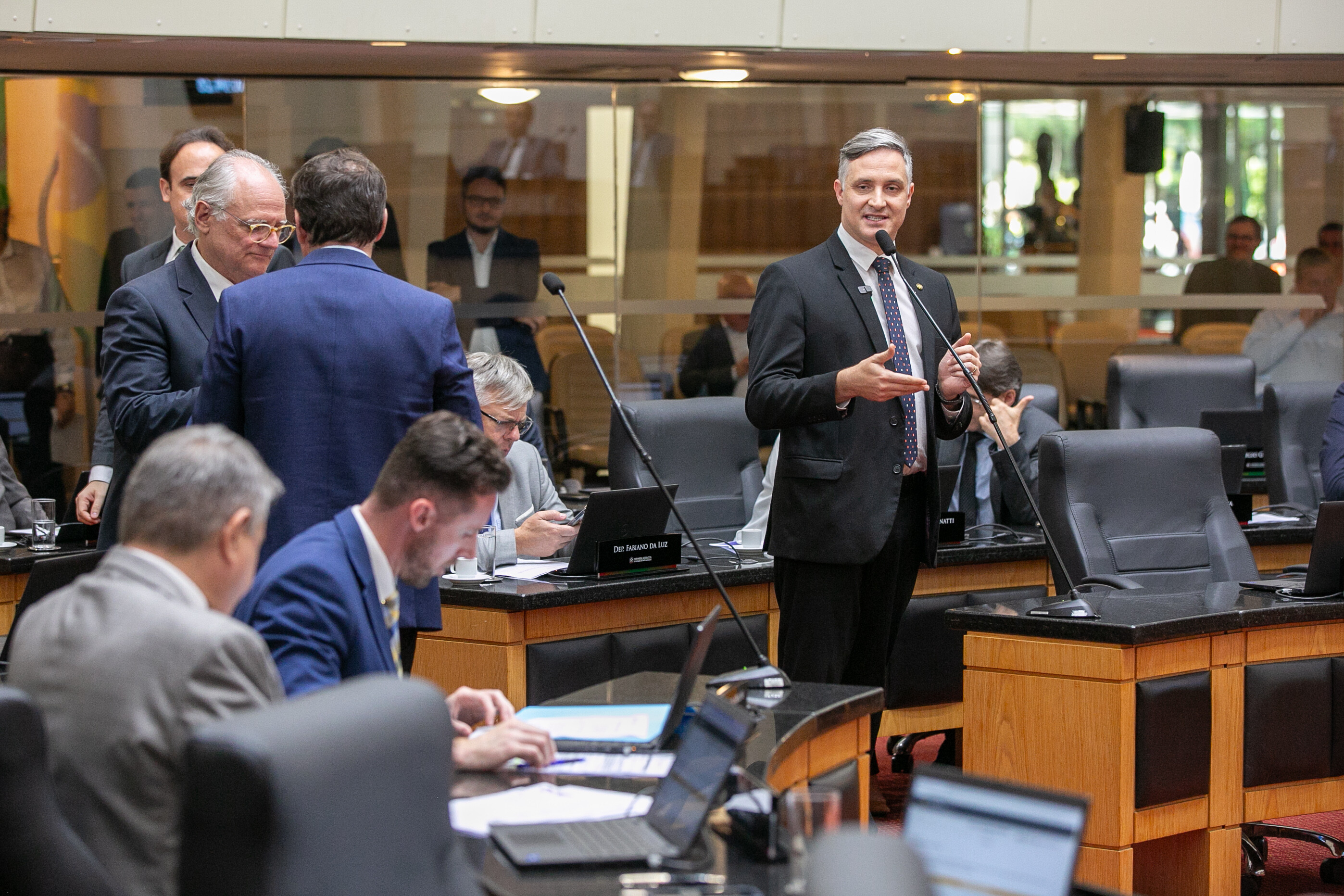 Sessão tem aprovação de projetos sobre pagamentos com Pix