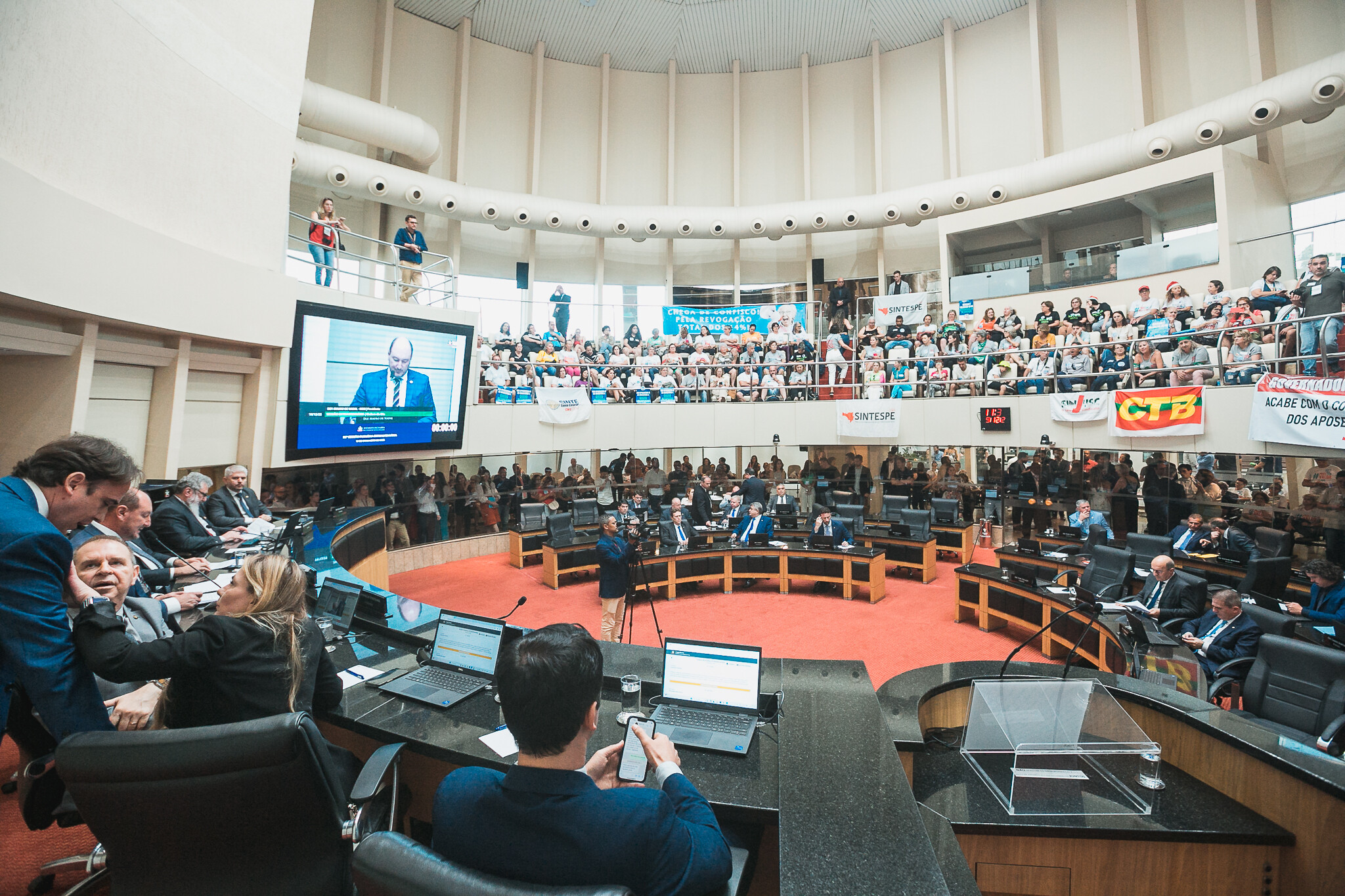 Plenário aprova política de apoio às cooperativas de energia e atualização do ITCMD