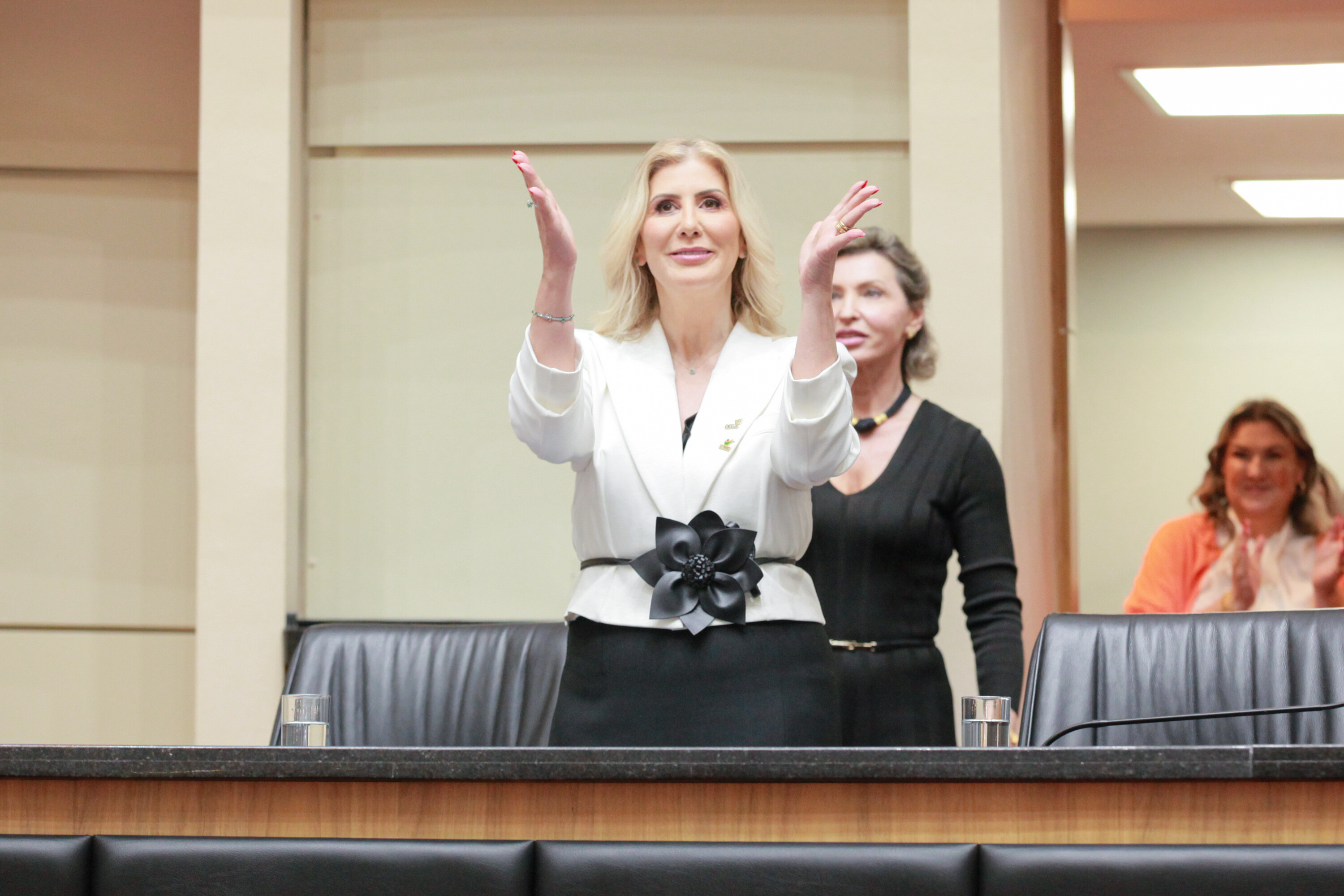 Luciane Ceretta recebe o Título de Cidadã Catarinense