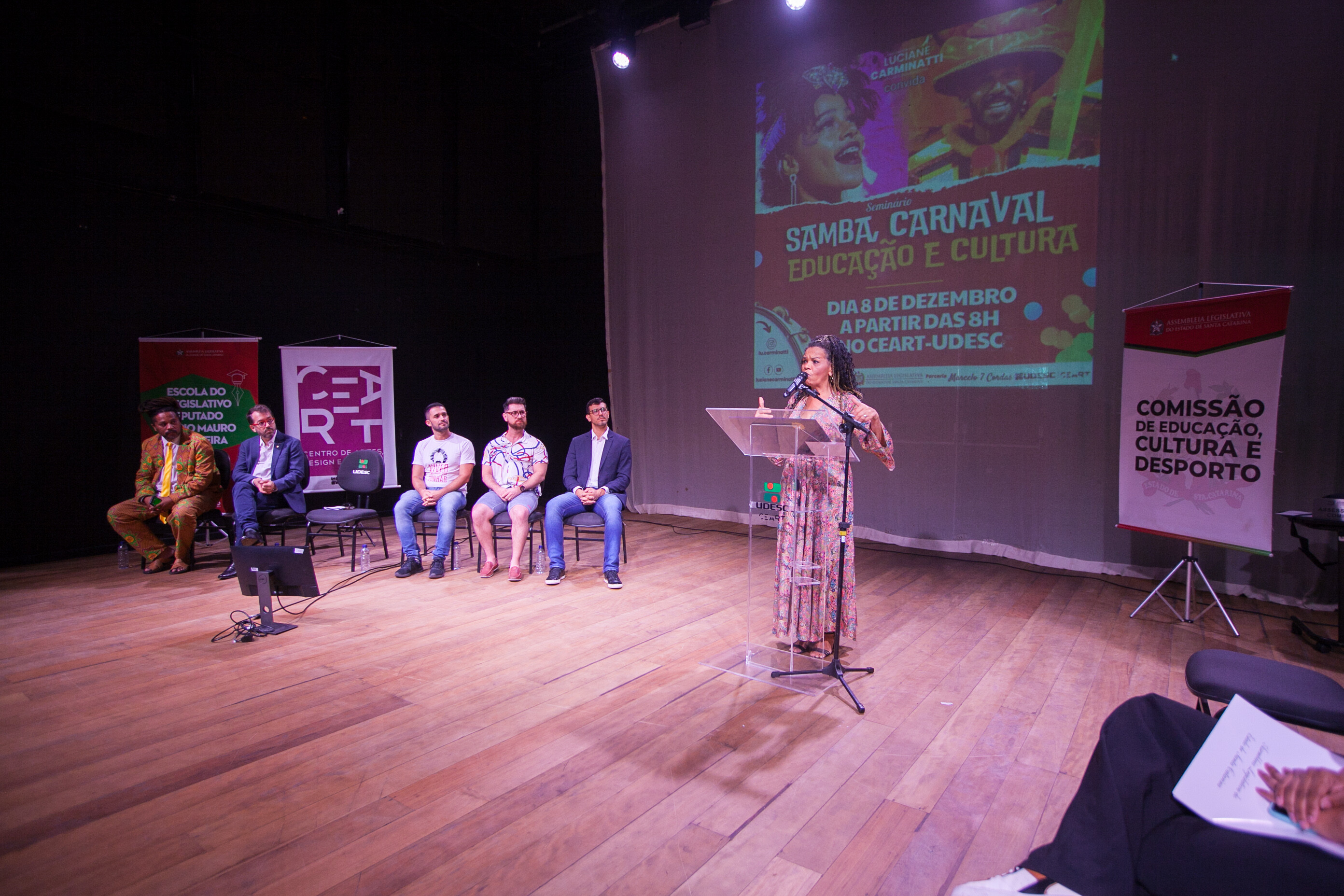 Seminário debate criação de políticas públicas para o samba e carnaval