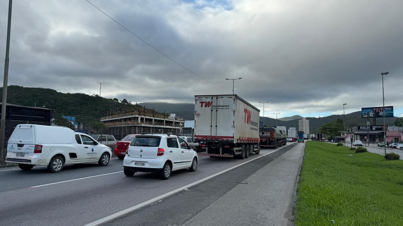 BR-101 terá liberação do acostamento como 3ª faixa em teste entre Itapema e Itajaí a partir de 15/12