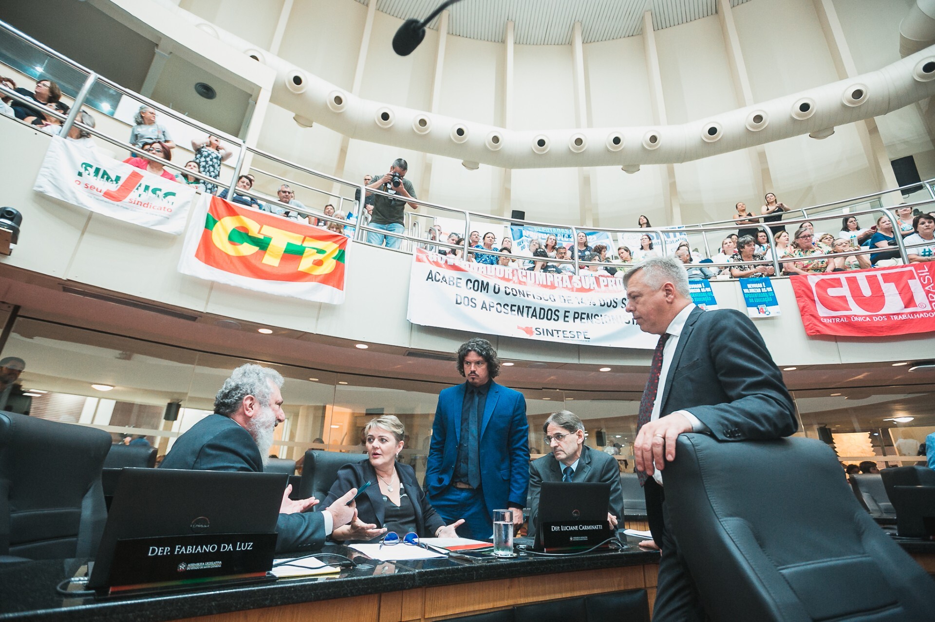 Deputados da bancada do PT e o deputado Marquito