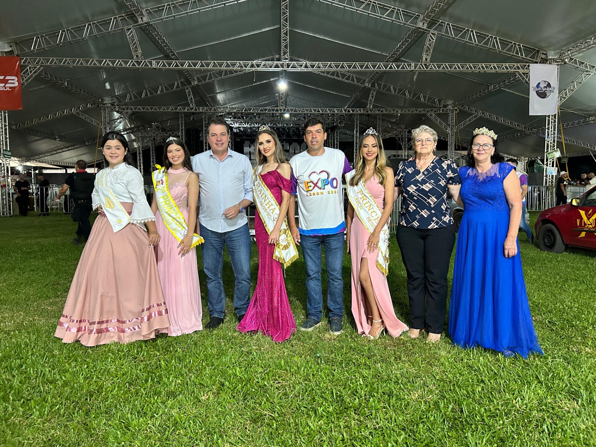 Deputado Rodrigo Minotto e lideranças de Lbon Régis na ExpoLebon