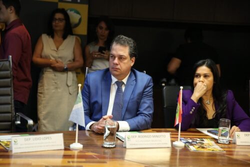 Deputado Rodrigo Minotto toma posse como vice-presidente da Unale
