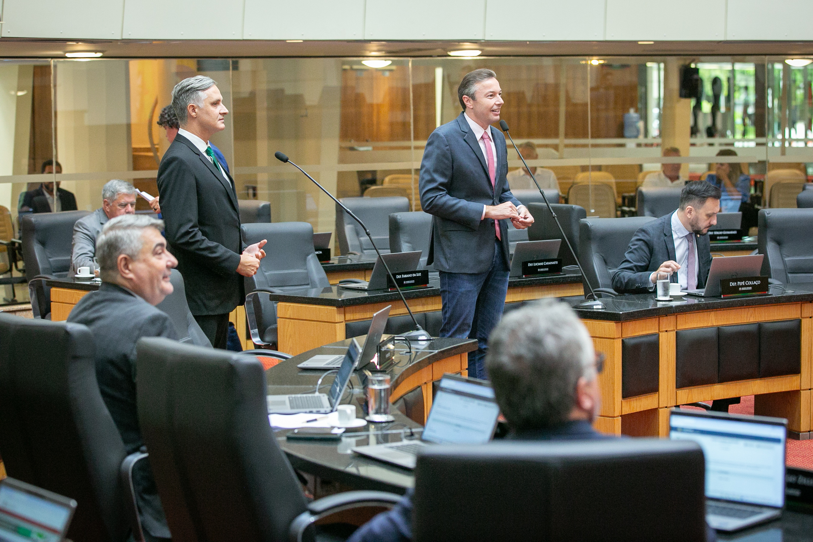 - Deputado Matheus Cadorin (NOVO) 	 - Deputado Napoleão Bernardes (PSD)