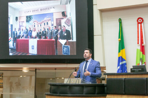 Deputados destacam cursos técnicos e divergência sobre colonização italiana