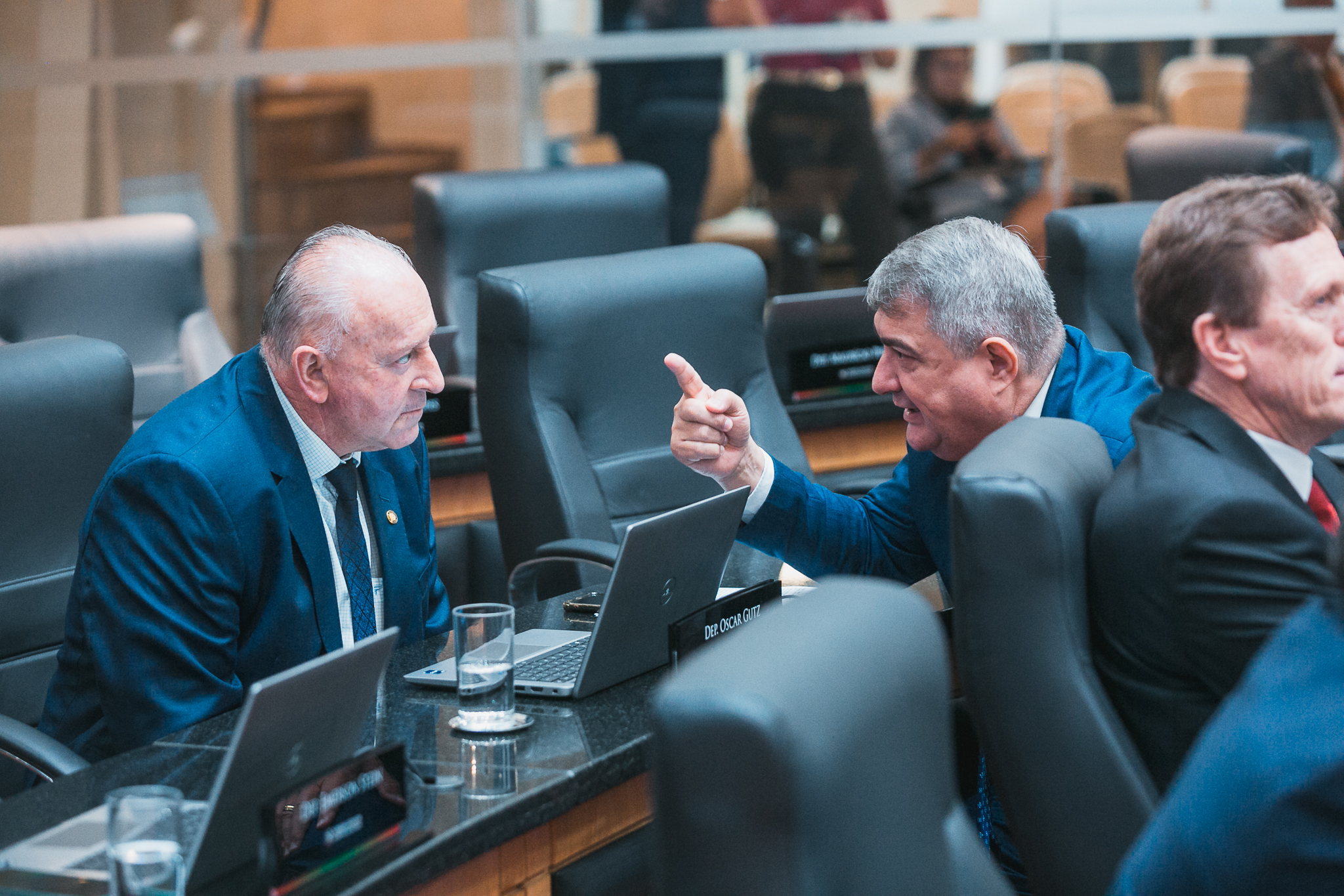 - Deputado Oscar Gutz (PL) 	 - Deputado Antídio Lunelli (MDB)
