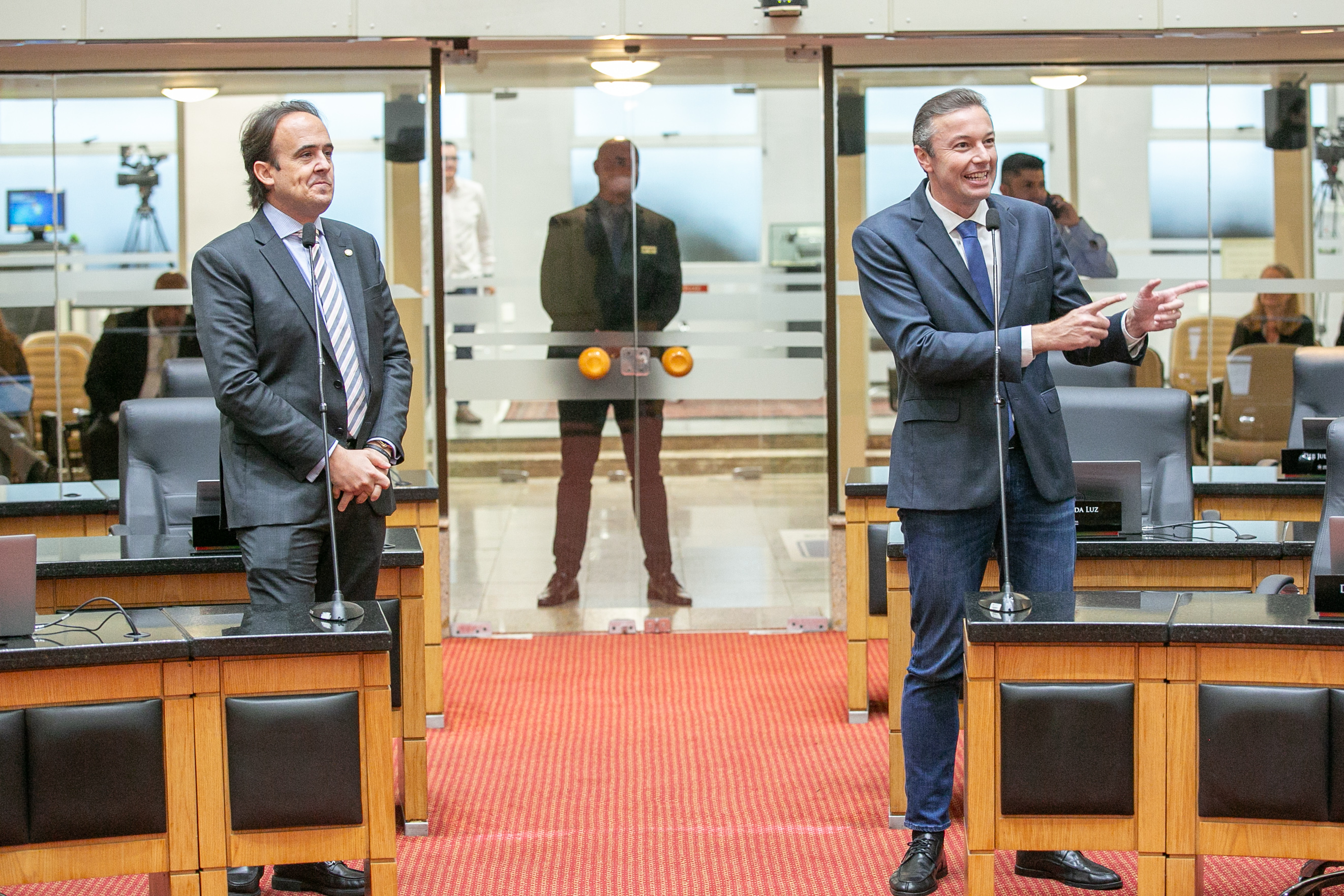 - Deputado Carlos Humberto (PL)
 - Deputado Napoleão Bernardes (PSD)