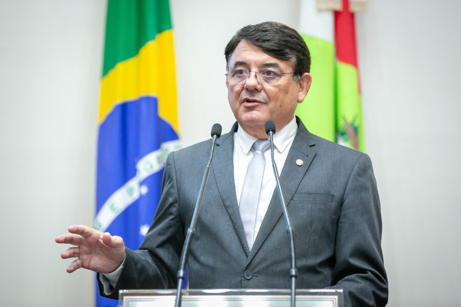 Ações de neonazistas e desperdício de dinheiro na saúde repercutem em Sessão