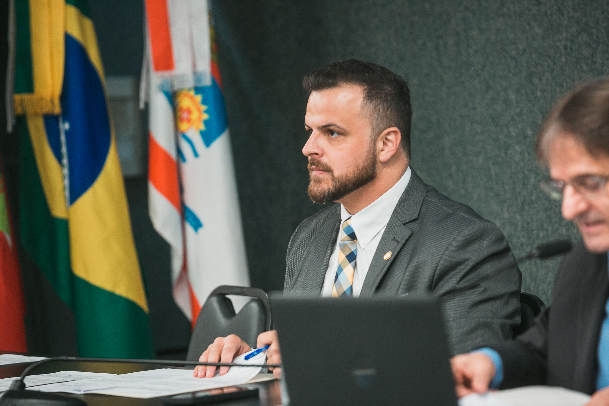 - Deputado Lucas Neves (Podemos) - Deputado Neodi Saretta (PT)