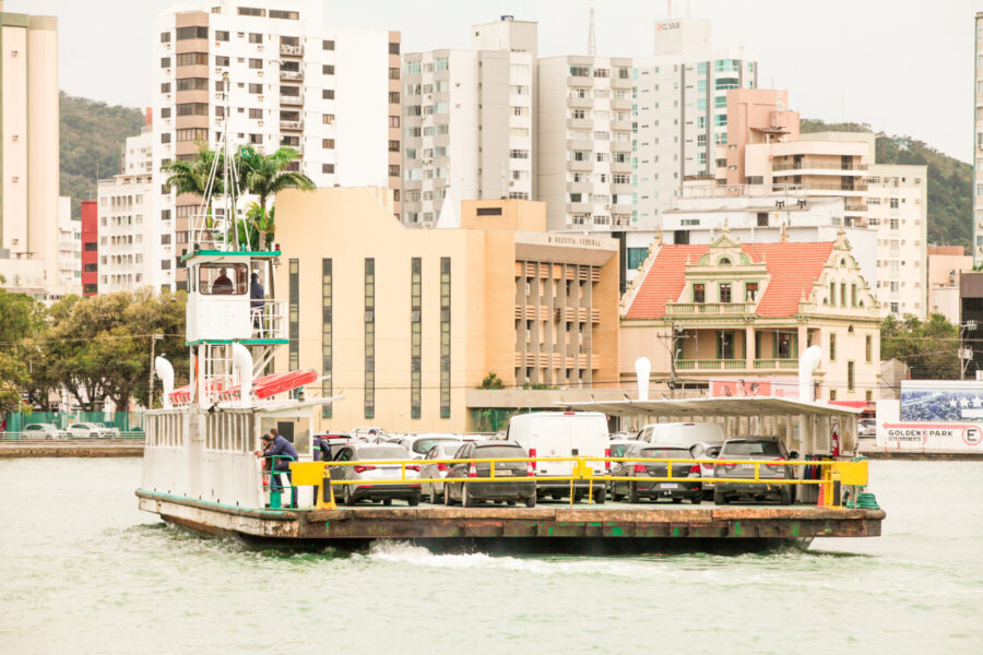 Agora é lei: ferry boat Itajaí/Navegantes terá que disponibilizar pagamento em PIX e cartão