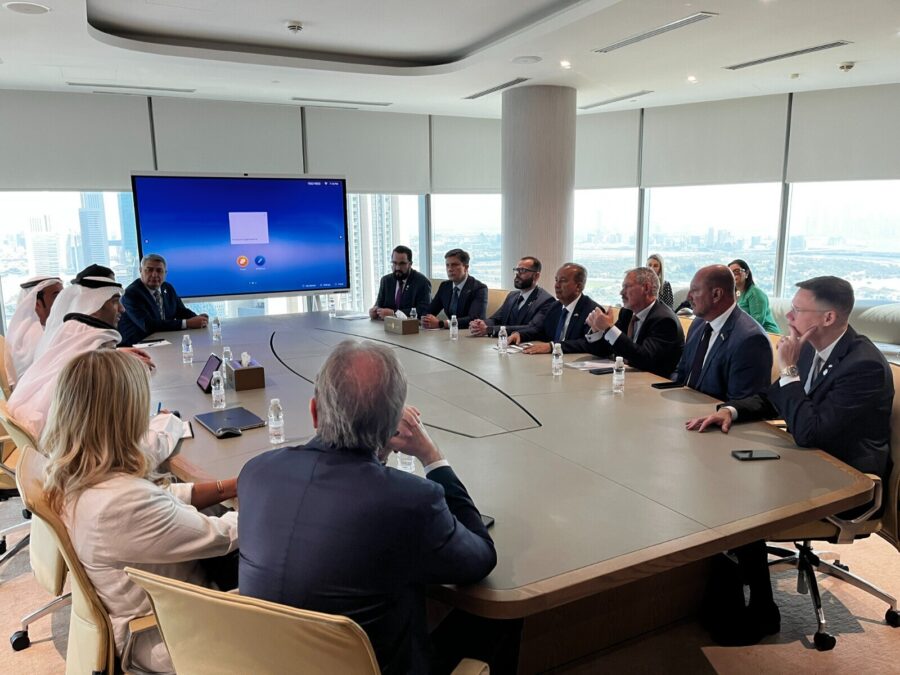 Comitiva se reuniu com o ministro de Estado do Comércio Exterior dos Emirados Árabes Unidos, Thani Al Zeyoudi. Foto: Adriano Piekas