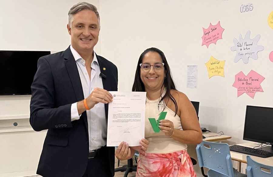 Deputado Matheus Cadorin e integrante da APP da Escola Estadual Francisco Mazzola