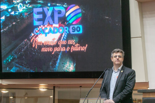 Prefeito ocupa tribuna para divulgar Expo Caçador 90