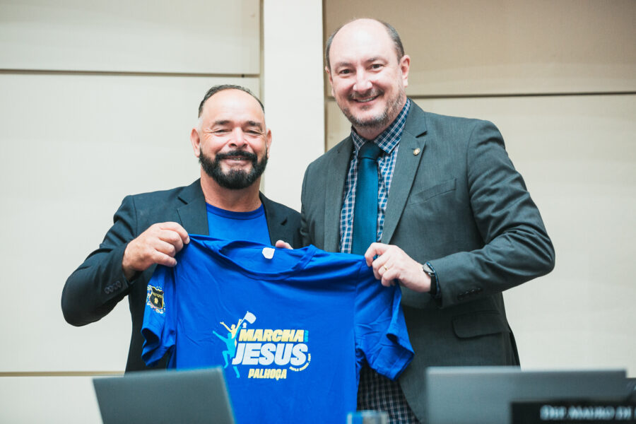 Pastor Albino Medeiros e o presidente da Alesc, deputado Mauro de Nadal.