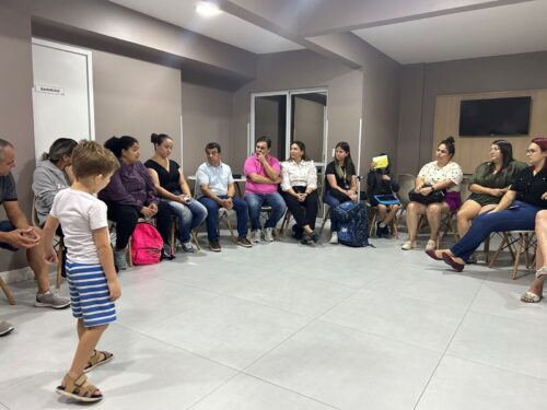 Sérgio Guimarães e pais de autistas discutem direitos suprimidos aos pacientes em Palhoça