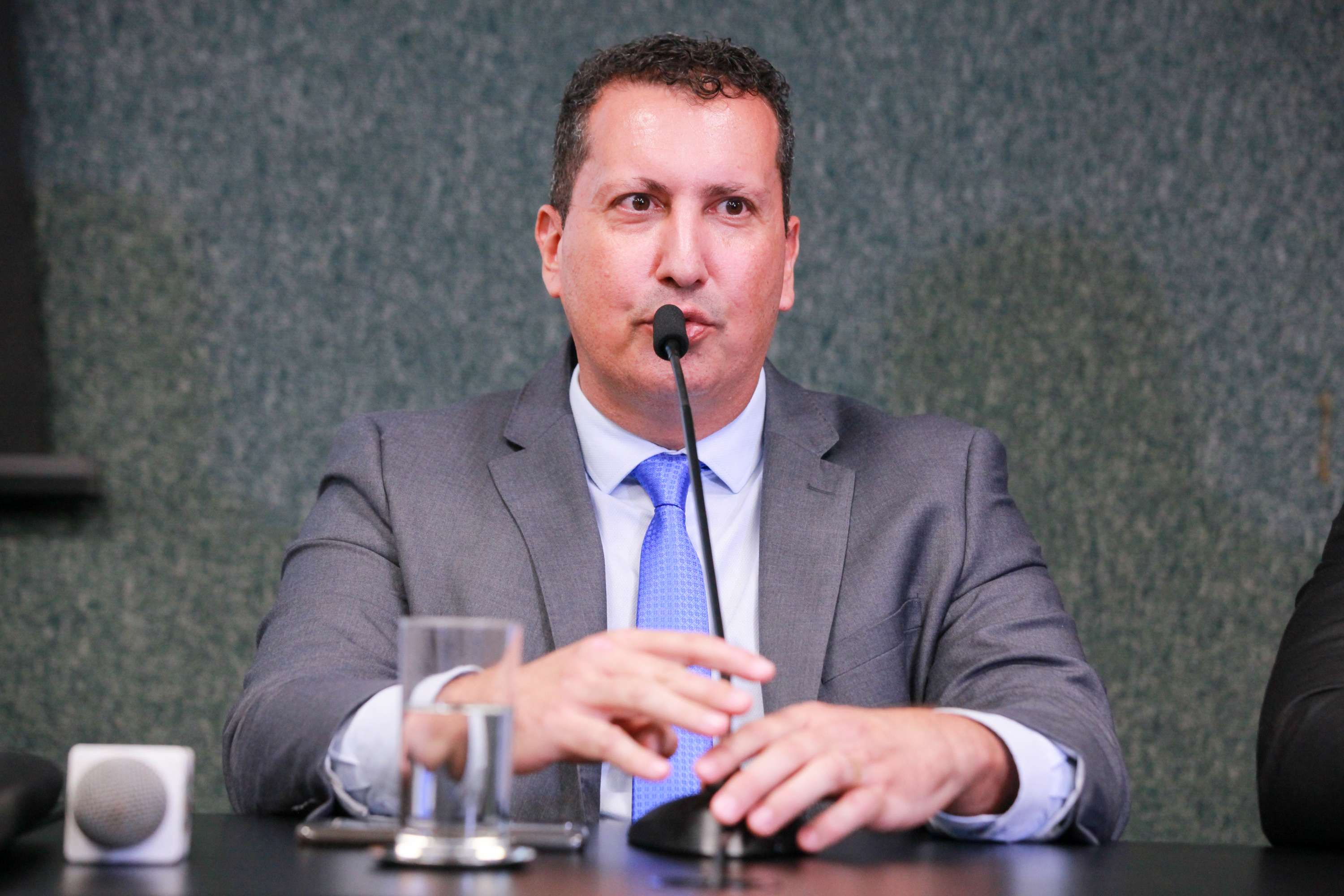 - Dr. Nilson Luis de Oliveira Cezar - Delegado-Geral Adjunto da Polícia Civil de Santa Catarina