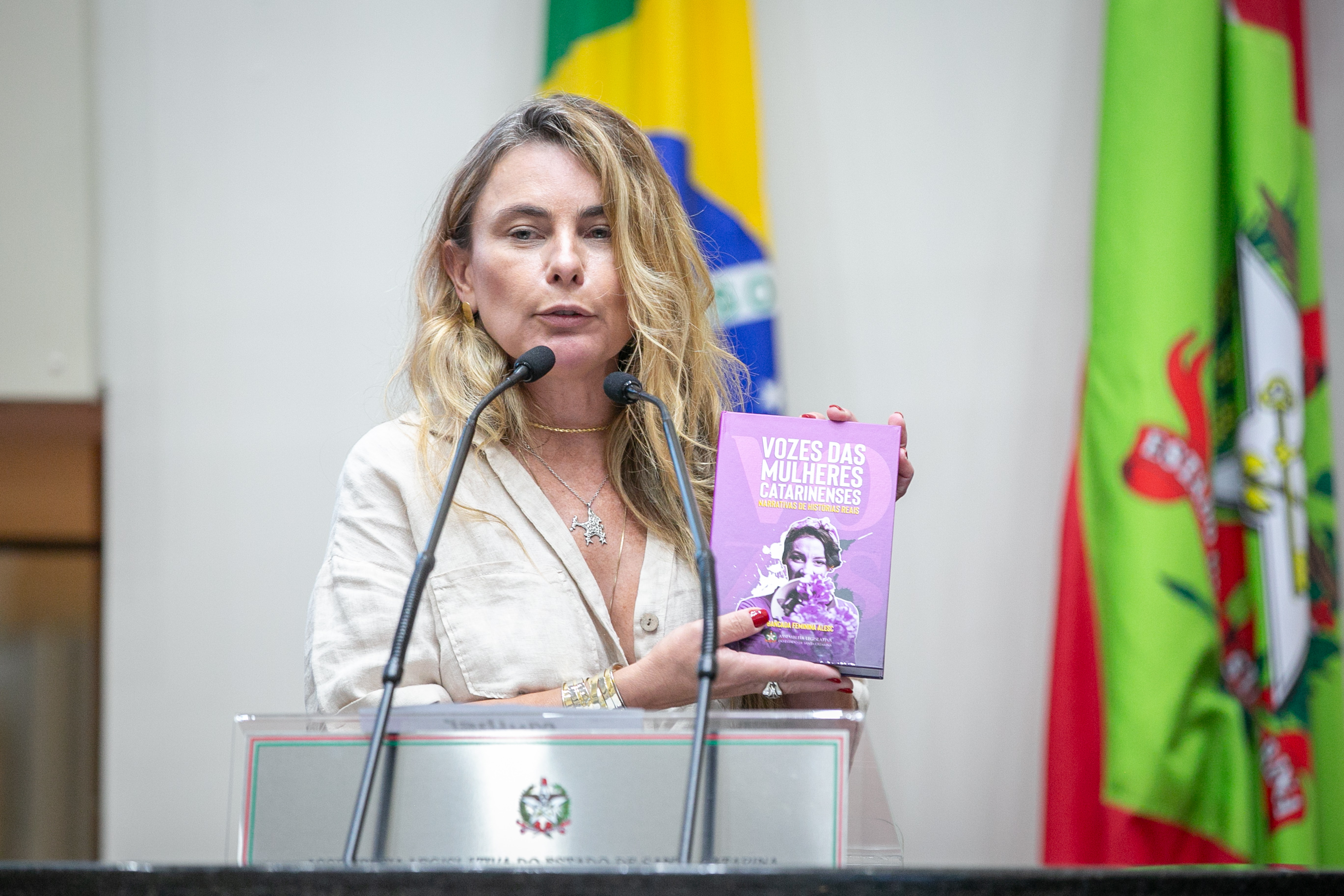 - Deputada Paulinha (Podemos)