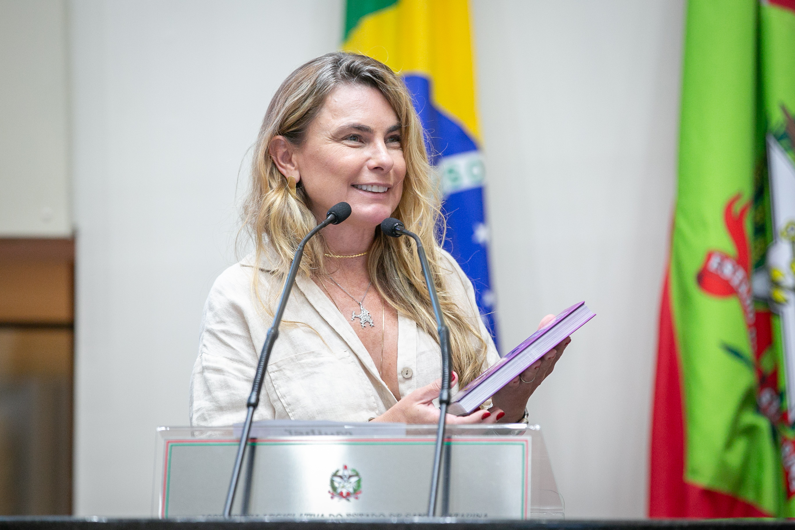 - Deputada Paulinha (Podemos)