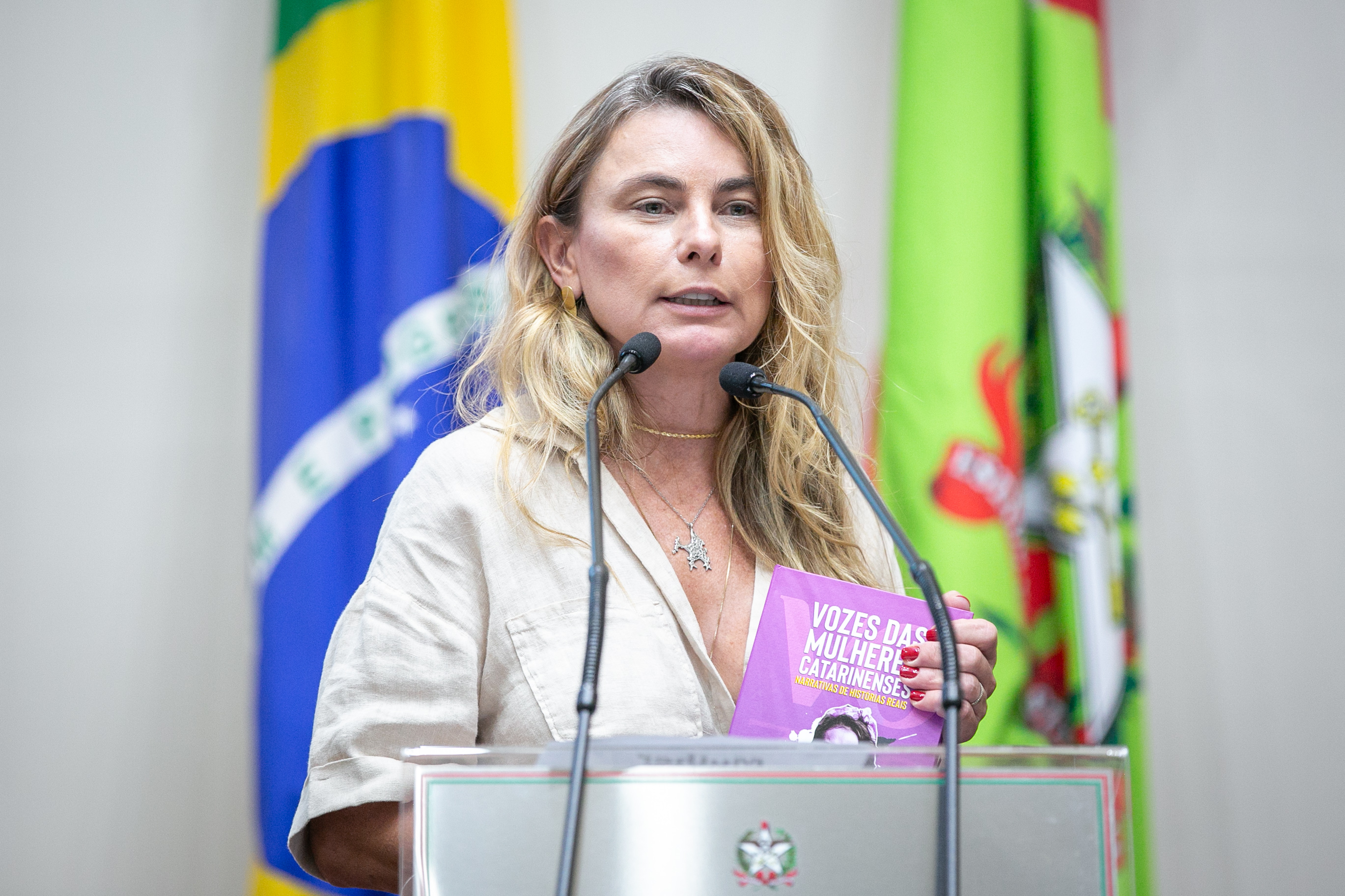 - Deputada Paulinha (Podemos)