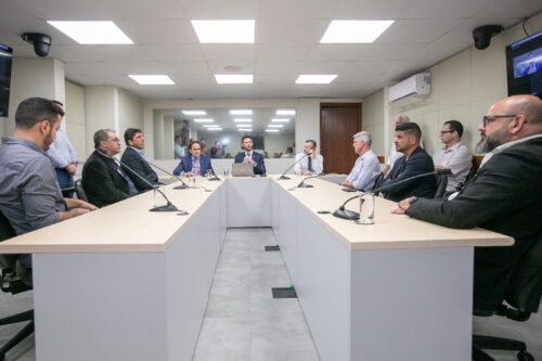Reunião trata de recursos não repassados para equipes de vôlei