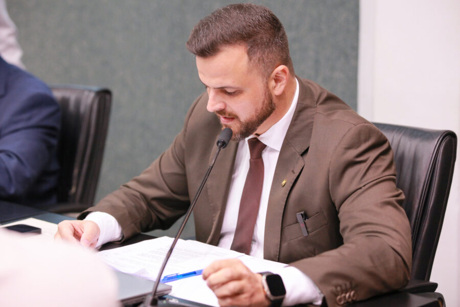 Deputado Lucas Neves.