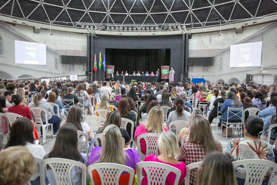 Seminário em Tubarão discute políticas públicas para inclusão de pessoas com autismo