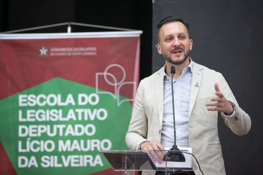 Coordenador da Frente Parlamentar em Defesa das Pessoas com TEA, deputado Pepê Collaço (PP)