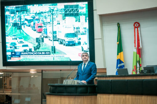 Sessão tem anúncio de construção de barragens e alerta para caos na 101
