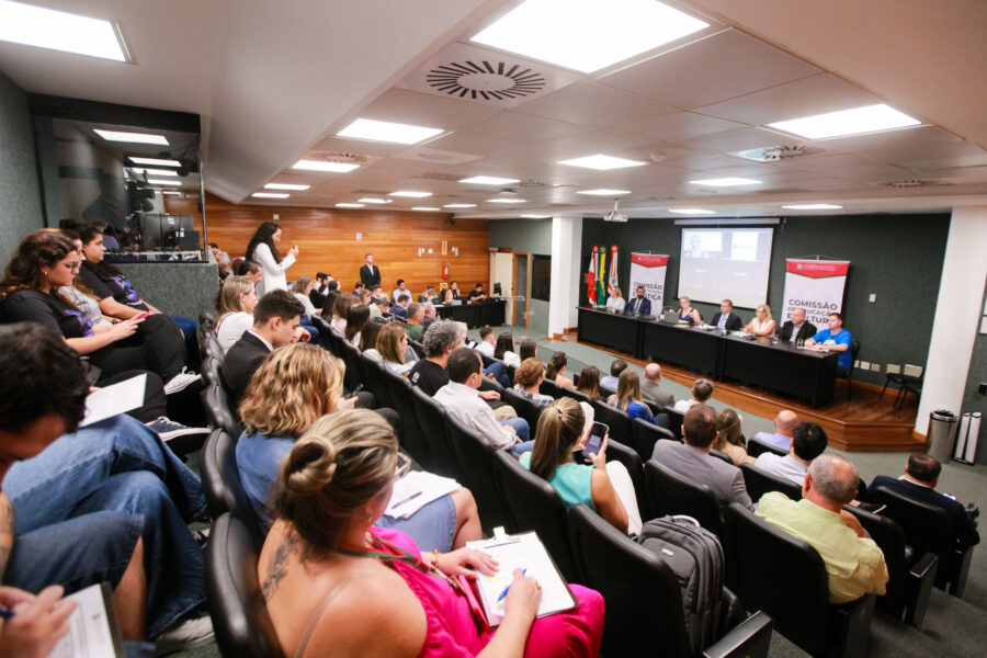 Audiência pública foi realizada na manhã desta quinta (21) pela Comissão de Educação e Cultura e pela CCJ