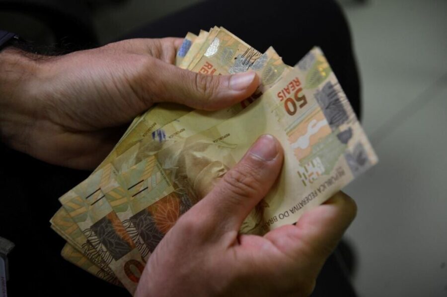 Proposta estipula os novos valores das quatro faixas do salário mínimo regional, retroativos a 1º de janeiro. FOTO: Marcello Casal Jr/Agência Brasil
