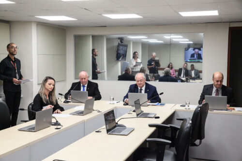 Proposta que considera surdez unilateral como deficiência é aprovada em comissão