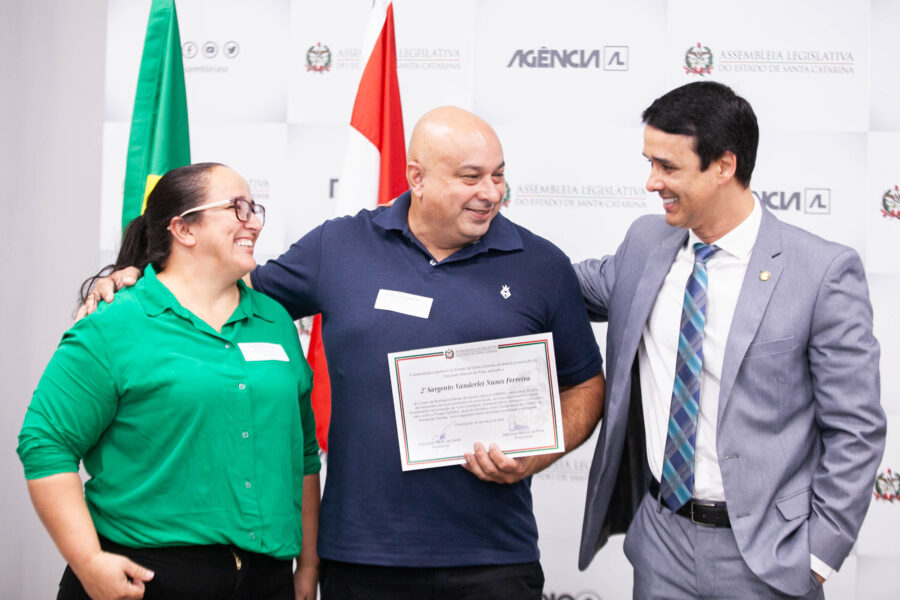 Sargento Vanderlei Nunes Ferreira foi homenageado pelo deputado Marcos da Rosa (União)