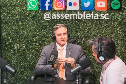 Matheus Cadorin fala sobre projeto que limita aumento de impostos em SC