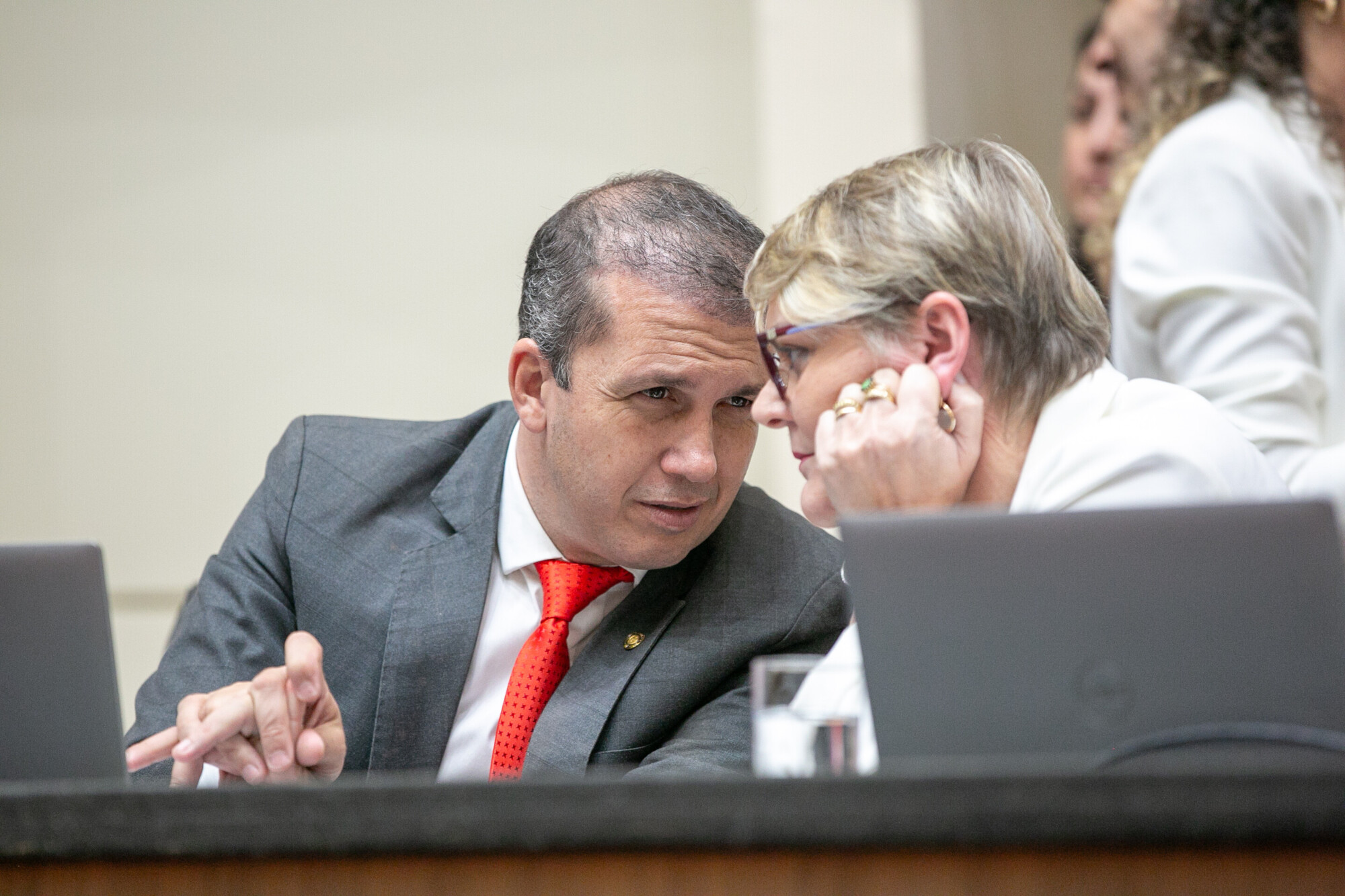 - Deputado Camilo Martins (Podemos) 	 - Deputada Luciane Carminatti (PT)