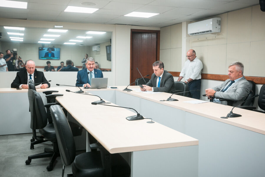 Projeto que prevê faixa exclusiva para motos em rodovias vai a Plenário