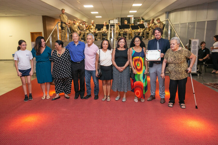 Familiares do intelectual catarinense, que completaria 130 anos em 2024, recebem a homenagem das mãos do deputado Marquito