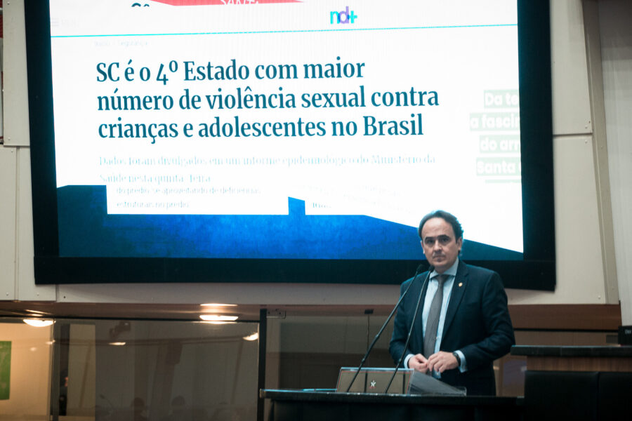 Deputado Carlos Humberto (PL), em tribuna, na sessão desta quarta-feira (10).