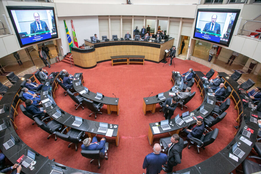 Plenário da Assembleia Legislativa, durante a votação de projetos, na tarde desta quarta-feira (10)