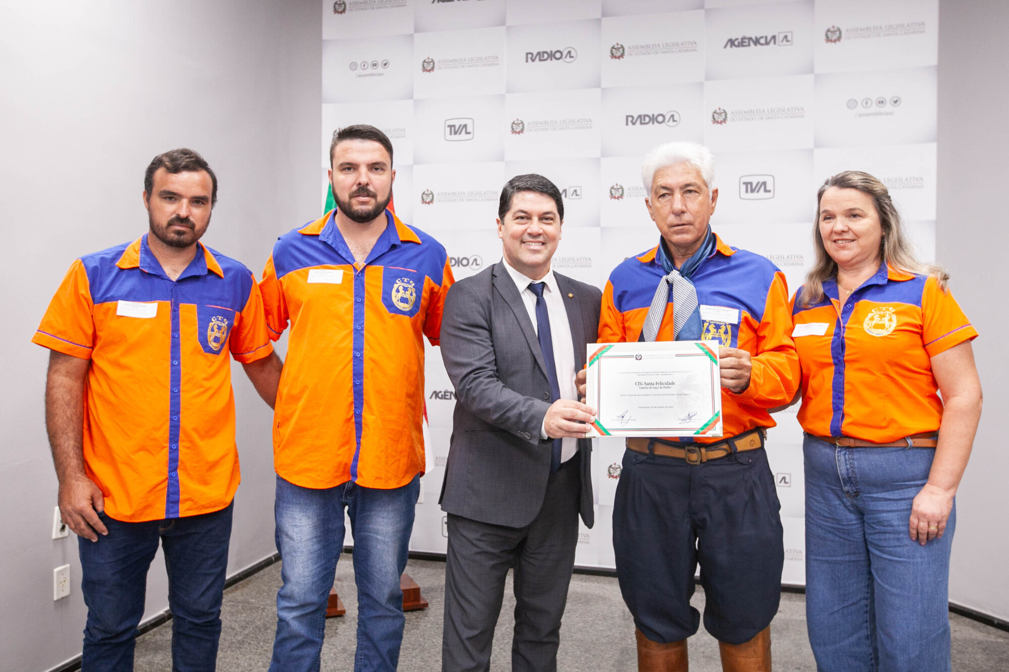 Moção de Aplauso – Deputado Emerson Stein entrega homenagem ao CTG Santa Felicidade
