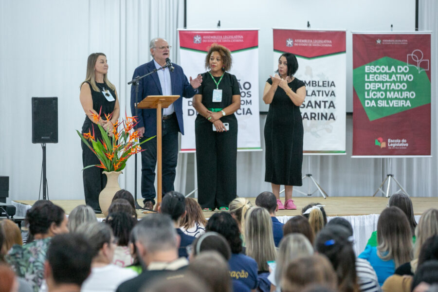 Evento foi promovido nesta segunda-feira (15) pela Comissão de Pessoa com Deficiência da Alesc, com apoio da Escola do Legislativo
